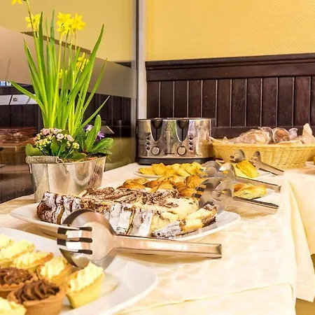 Kris 513 Free Pool & Lejlighed *